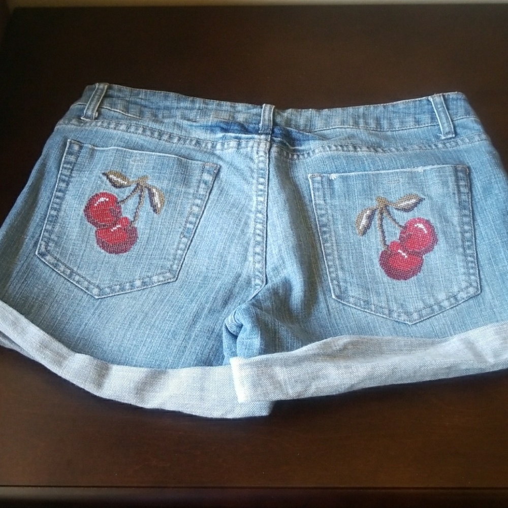 Shorts - Picture 2 of 2
